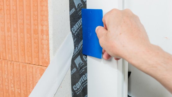 6. CONTEGA SOLIDO EXO-D in de dagkant verlijmen en aanwrijven